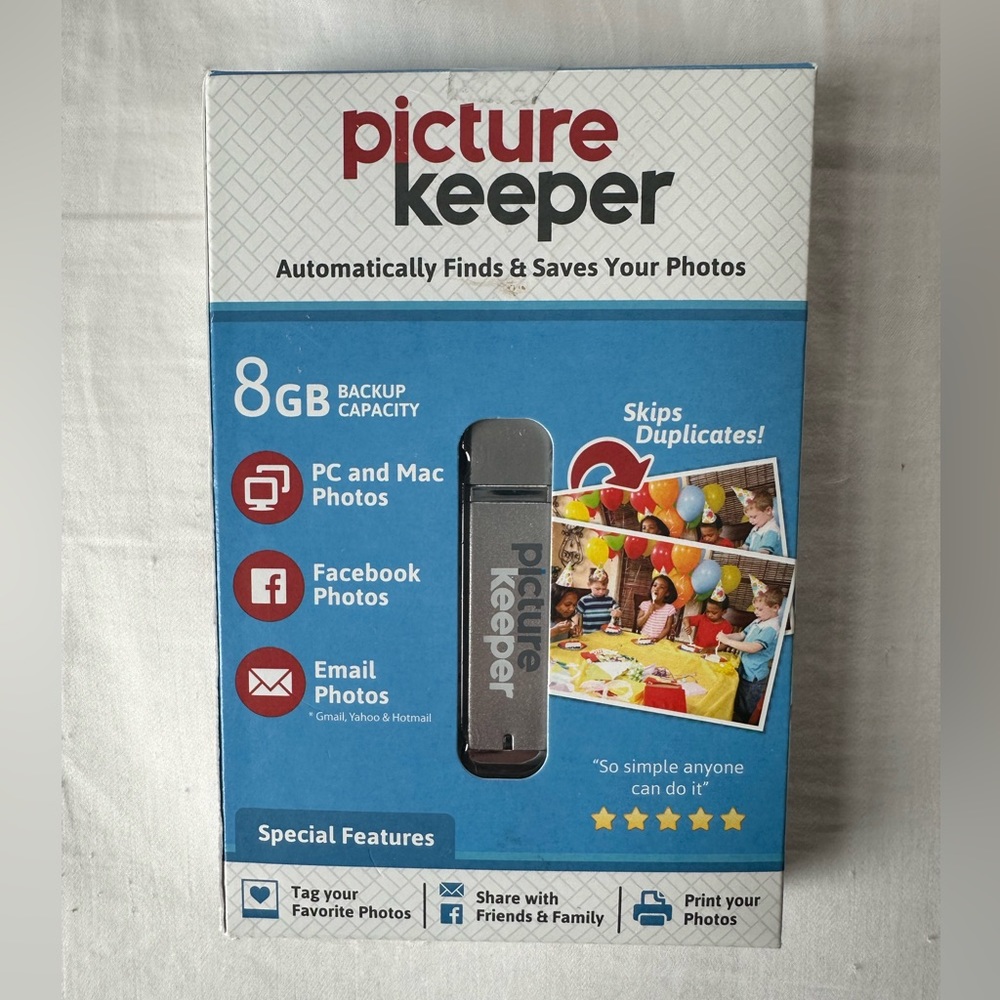 Picture Keeper 8 GB USB photo backup for PC and Mac